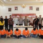 Kapolres Lahat AKBP Novi Edyanto bersama jajaran Satresnarkoba saat pemusnahan barang bukti sabu di Polres Lahat, Jumat 24 Oktober 2025.